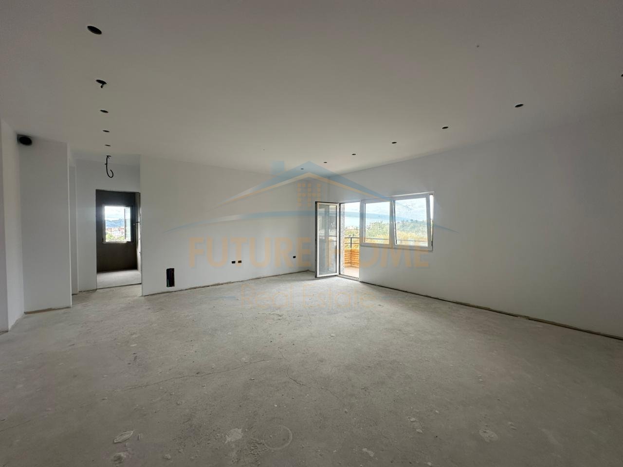 Shitet, Apartament 1+1, Lake Land Residence, Farkë