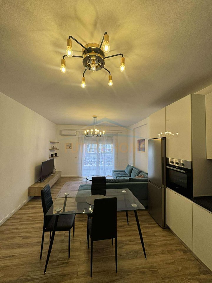 Qira , Apartament 2+1 Tirana Golden Park, Tirane