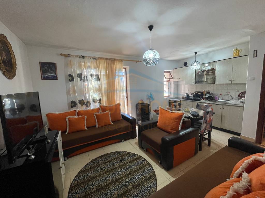 Shitet, Apartament 1+1, Lagjia 10, Korçë