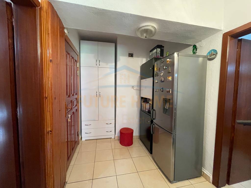 Shitet, Apartament 1+1, Lagjia 10, Korçë
