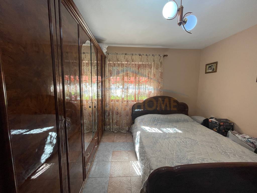 Shitet, Apartament 1+1, Lagjia 10, Korçë