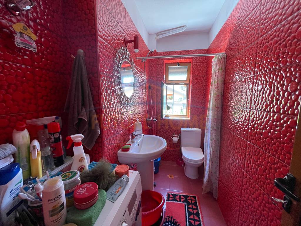 Shitet, Apartament 1+1, Lagjia 10, Korçë