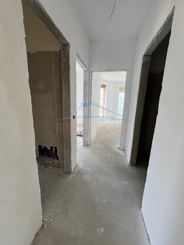 Shitet, Apartament 2+1+2, ish Fusha e Aviacionit, Tiranë.