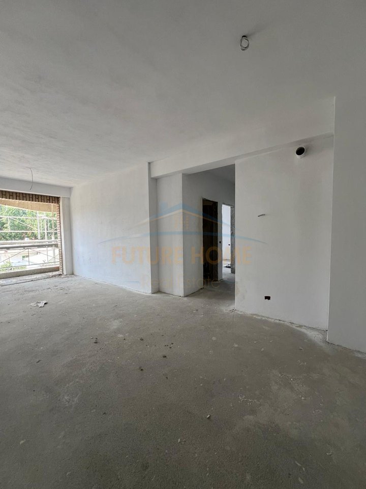 Shitet, Apartament 2+1+2, ish Fusha e Aviacionit, Tiranë.