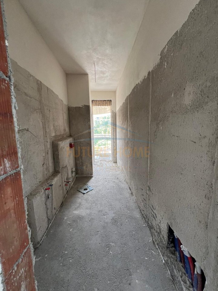 Shitet, Apartament 2+1+2, ish Fusha e Aviacionit, Tiranë.