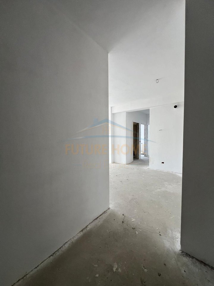 Shitet, Apartament 2+1+2, ish Fusha e Aviacionit, Tiranë.