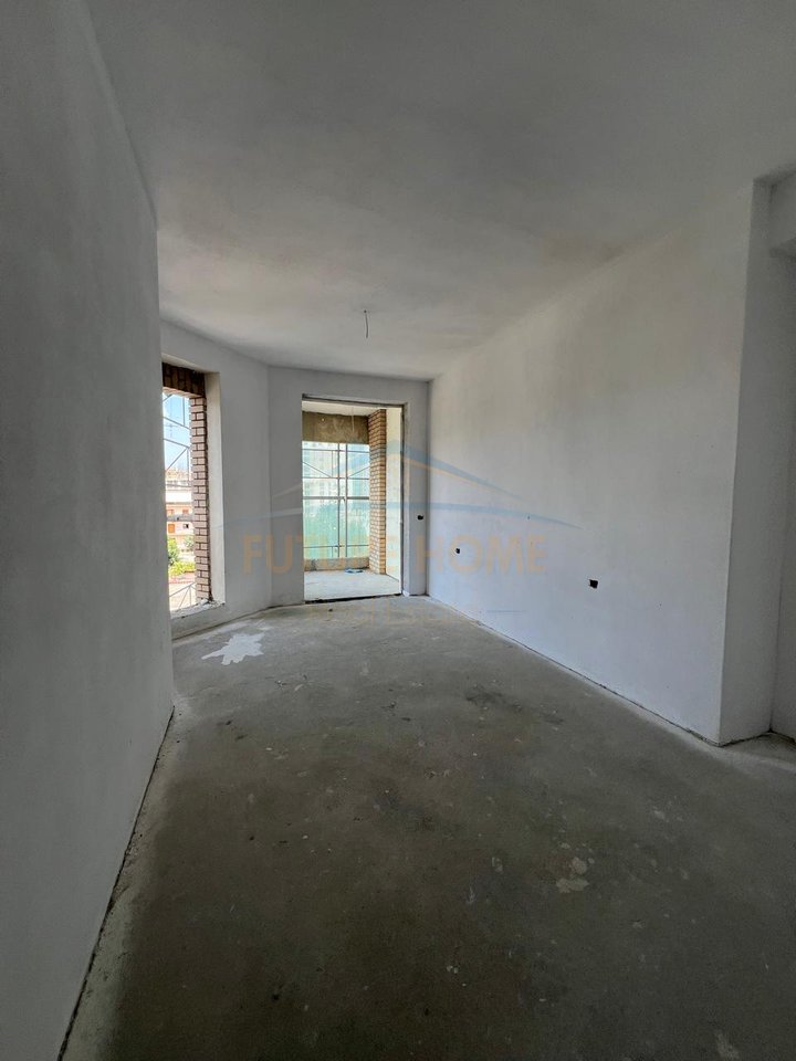 Shitet, Apartament 2+1+2, ish Fusha e Aviacionit, Tiranë.