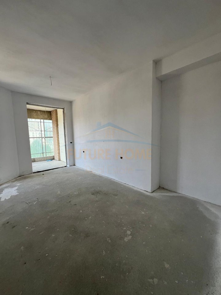Shitet, Apartament 2+1+2, ish Fusha e Aviacionit, Tiranë.