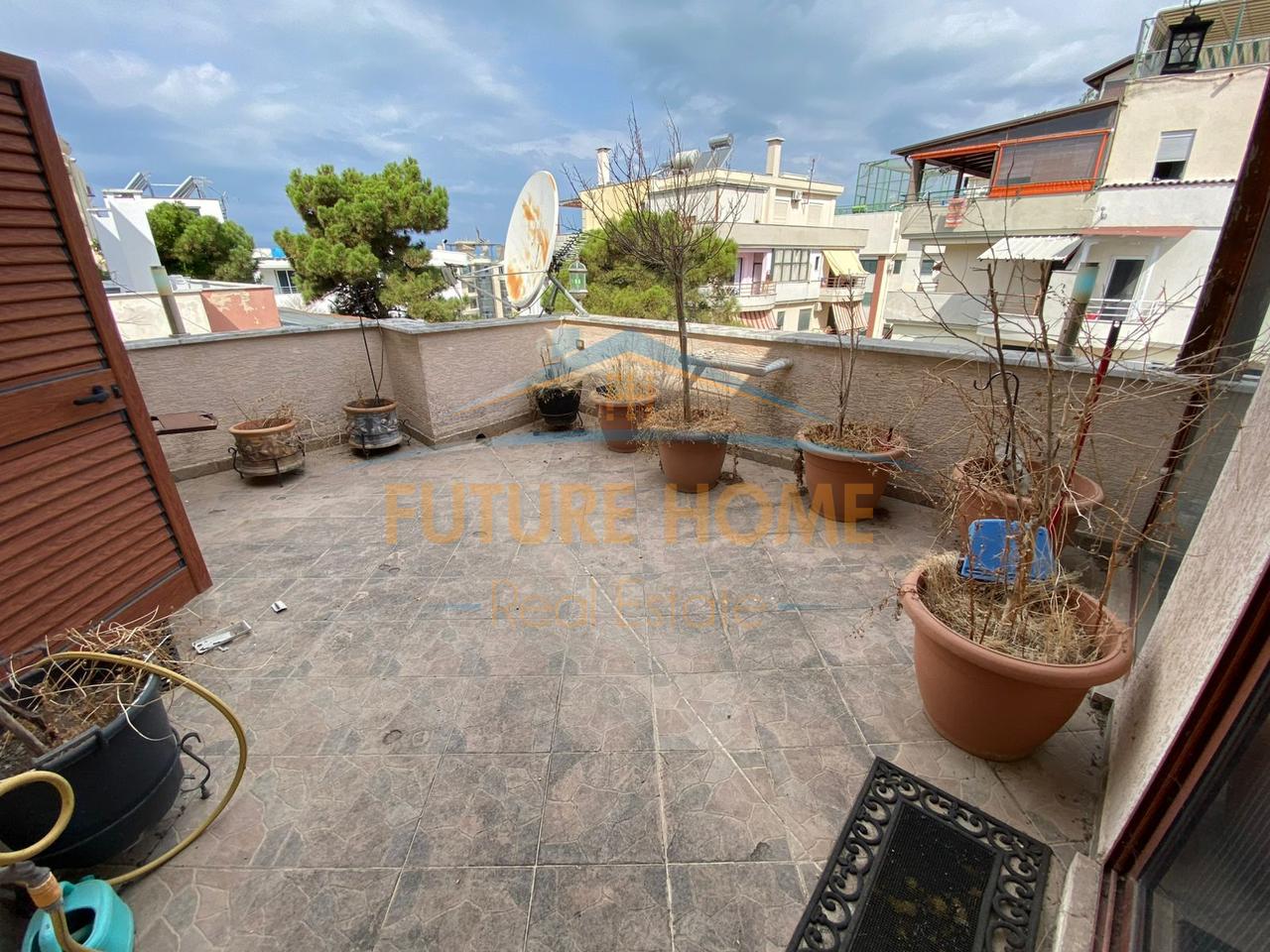 Shitet, Apartament 2+1+Post Parkimi, Golem.