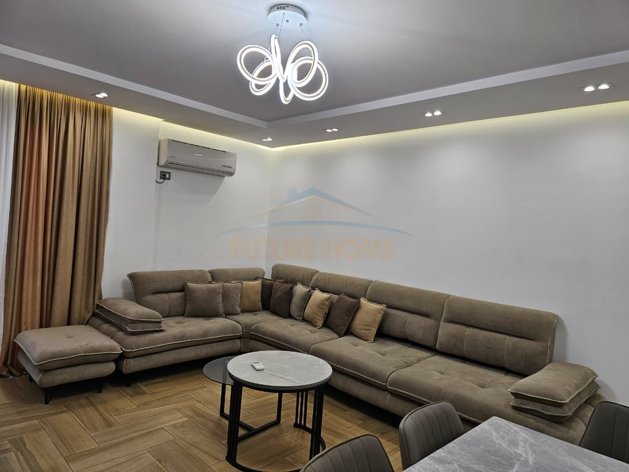 In affitto, appartamento 2+1, 21 Dhjetori, Mozaiku, Tirana.