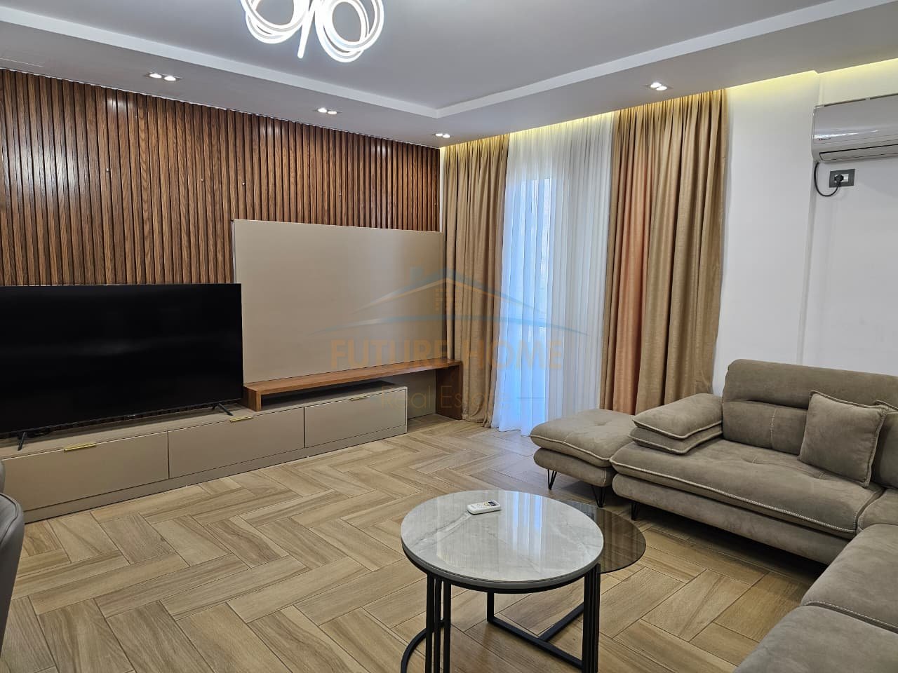 In affitto, appartamento 2+1, 21 Dhjetori, Mozaiku, Tirana.