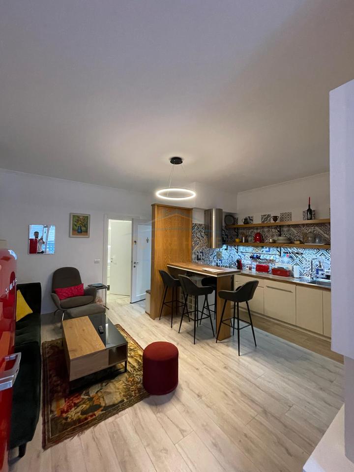 Affitto, Appartamento 1+1, Blloku, Tirana.