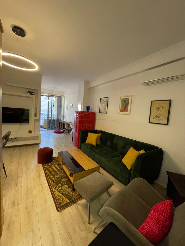 Affitto, Appartamento 1+1, Blloku, Tirana.