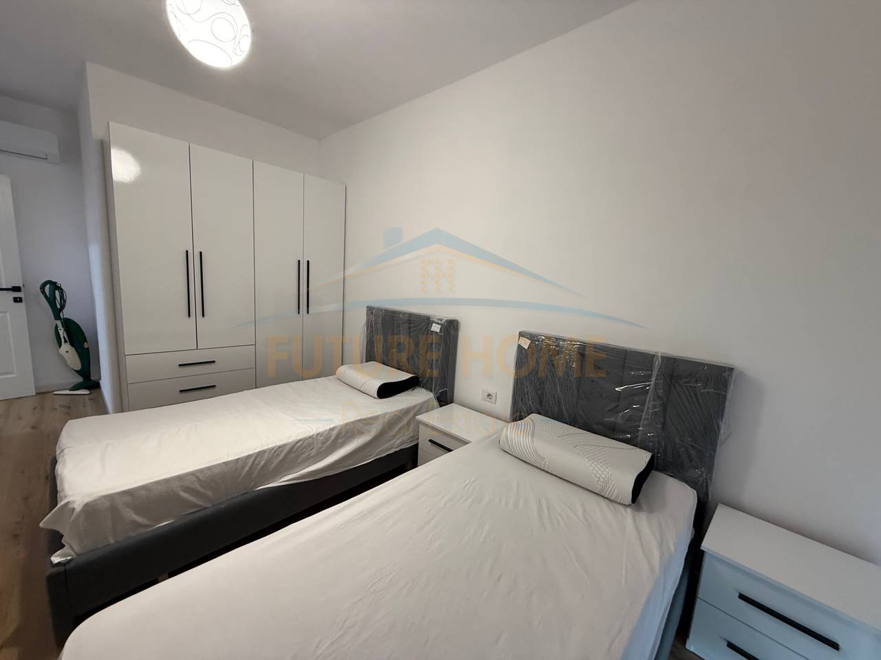 For rent, 2+1 Apartment + Parking Space, Shkolla e Kuqe, Tirana