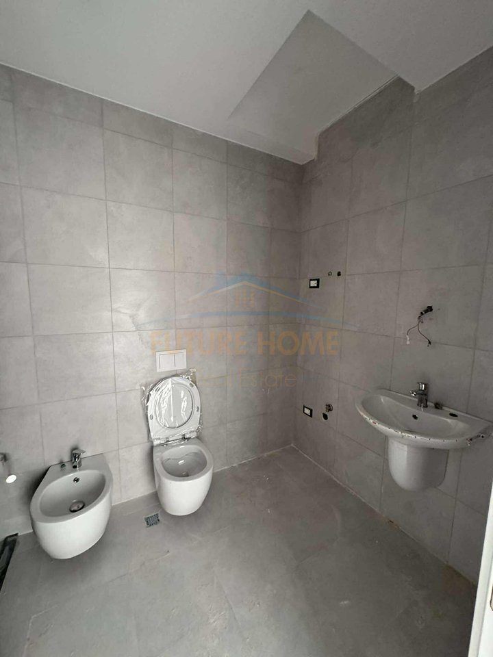 Shitet , Apartament 1+1+post parkimi , Liqeni i Thatë