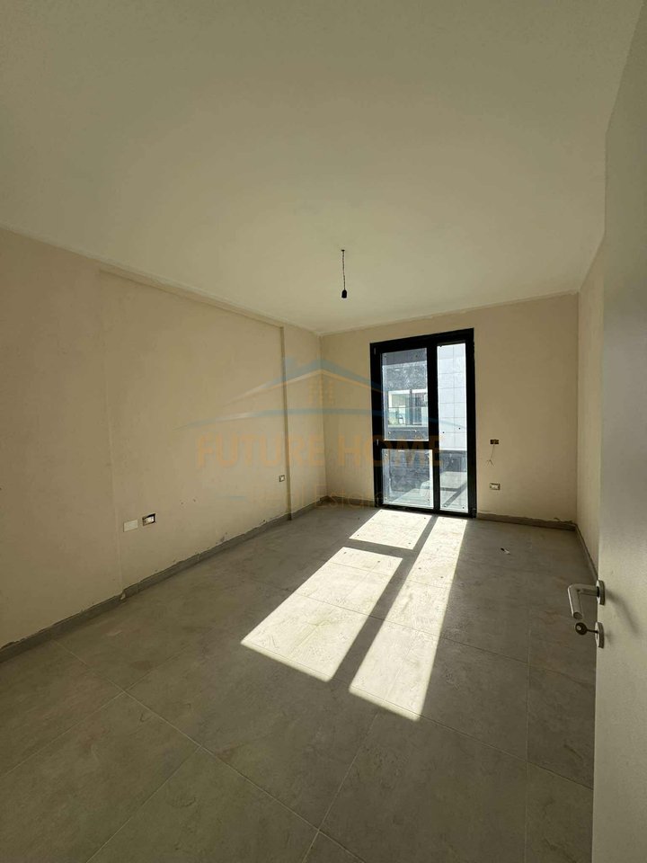 Shitet , Apartament 1+1+post parkimi , Liqeni i Thatë