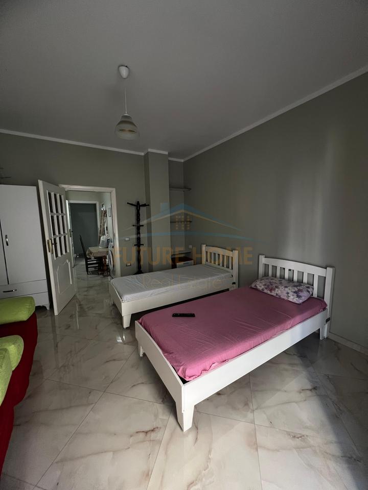 Qira, Garsoniere, Galaktiku, Durres