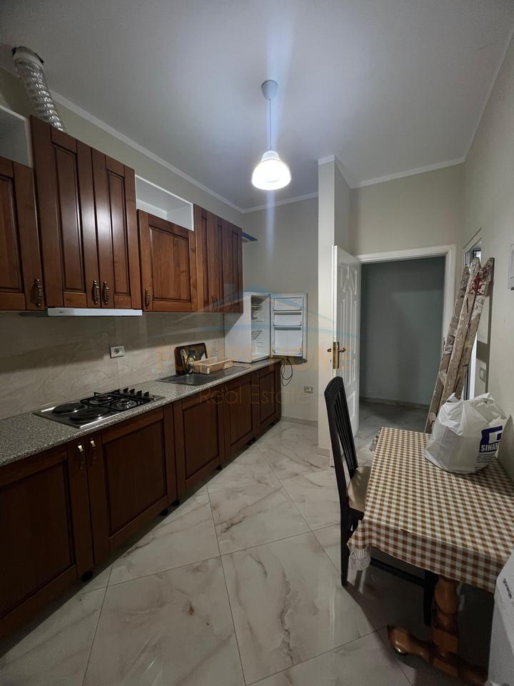 Qira, Garsoniere, Galaktiku, Durres