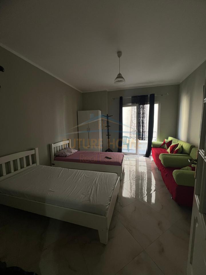 Qira, Garsoniere, Galaktiku, Durres