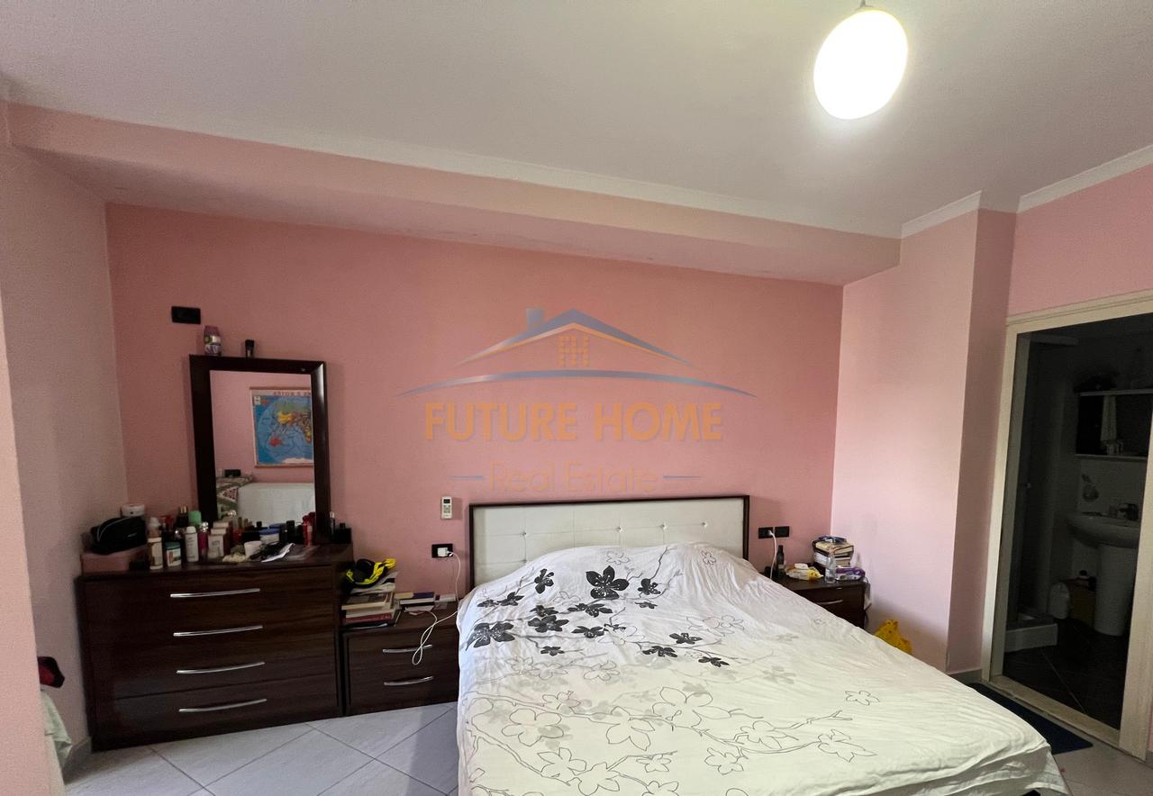 Shitet Apartament 2+1 , Unaza e Re, prane Bar Ikon.