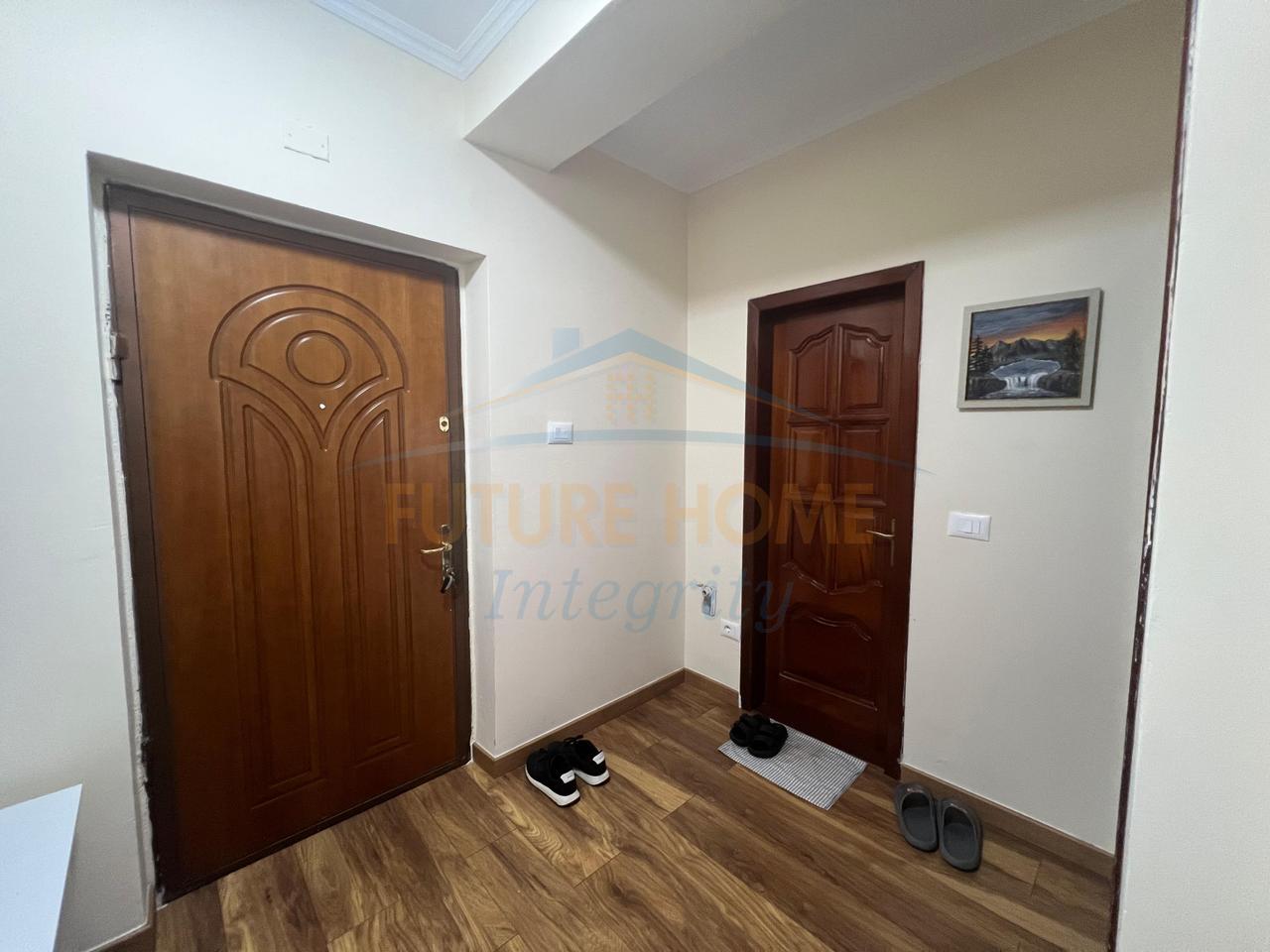 Shitet, Apartament 1+1, Pazari i Ri, Tiranë.