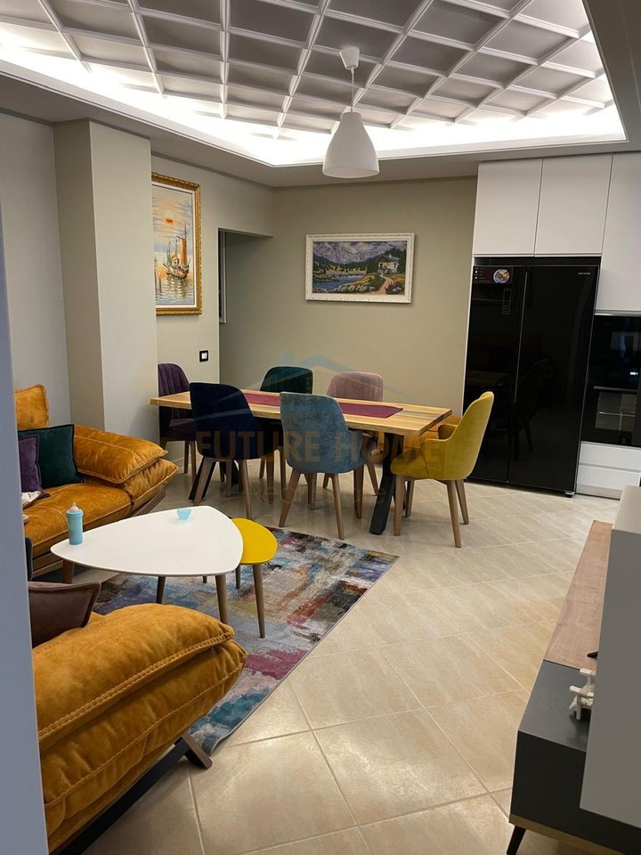 Shitet , Apartament 2+1 te Mali i Robit, Durrës