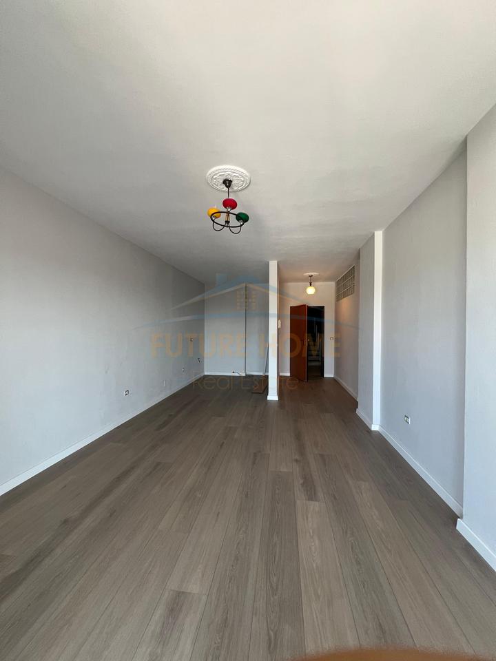 Shitet, Apartament 3+1, Restorant Fresku, Tirane.