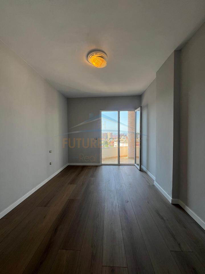 Shitet, Apartament 3+1, Restorant Fresku, Tirane.
