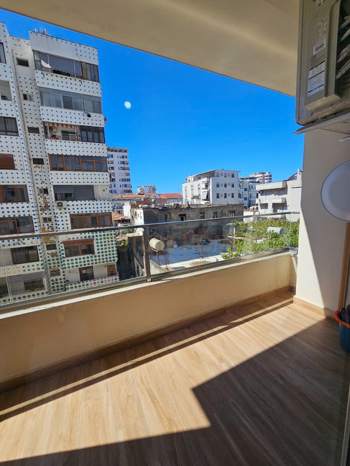 Qira, Apartament 3+1+2 ,Rruga Portit , Durrës