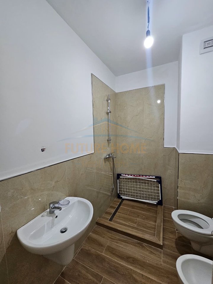 Qira, Apartament 3+1+2 ,Rruga Portit , Durrës