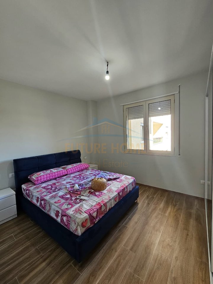Qira, Apartament 3+1+2 ,Rruga Portit , Durrës