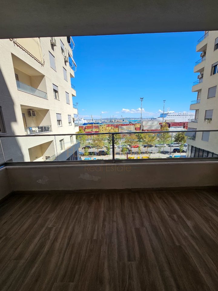 Qira, Apartament 3+1+2 ,Rruga Portit , Durrës