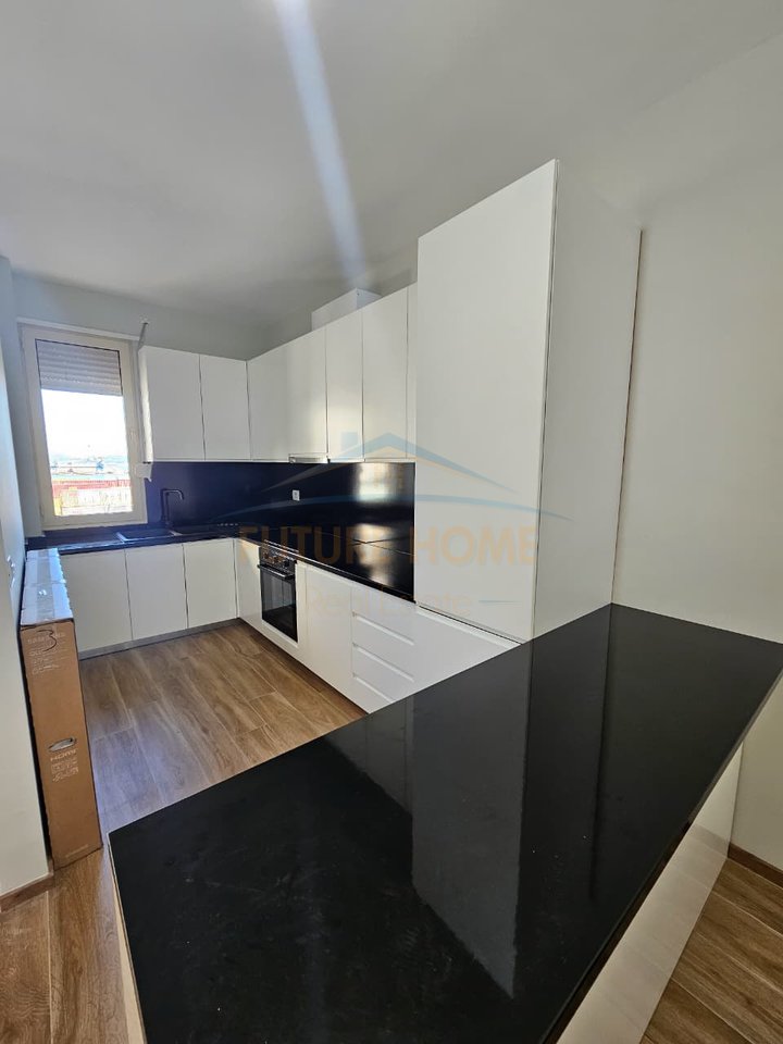 Qira, Apartament 3+1+2 ,Rruga Portit , Durrës