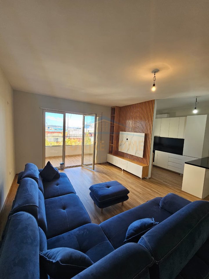 Qira, Apartament 3+1+2 ,Rruga Portit , Durrës