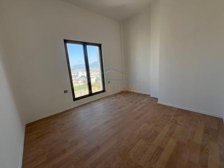 Eladó, Penthouse 3+1+2, Barrikadave utca, Tirana.