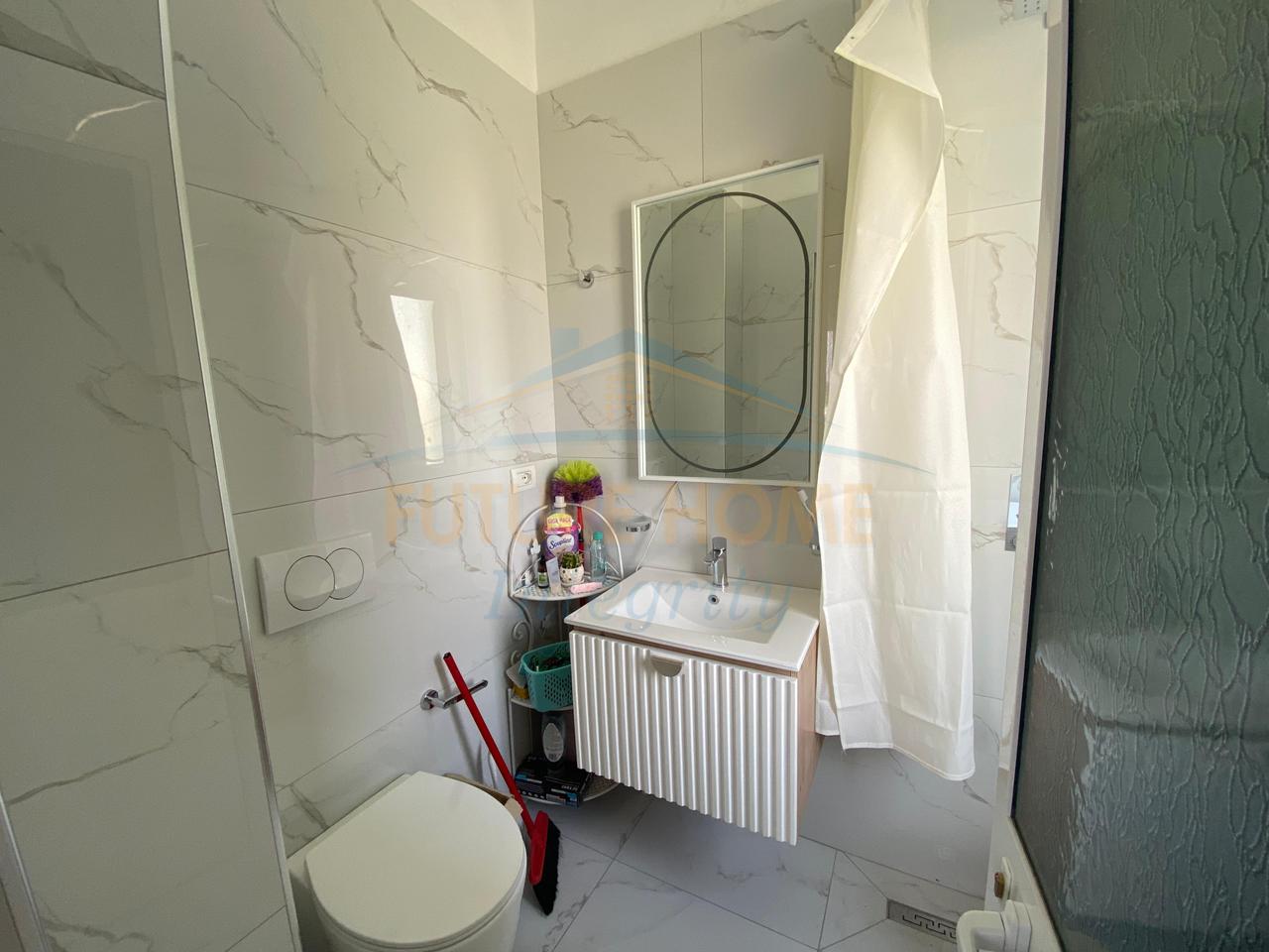 Shitet, Apartament 2+1+2, Fresku, Tiranë.