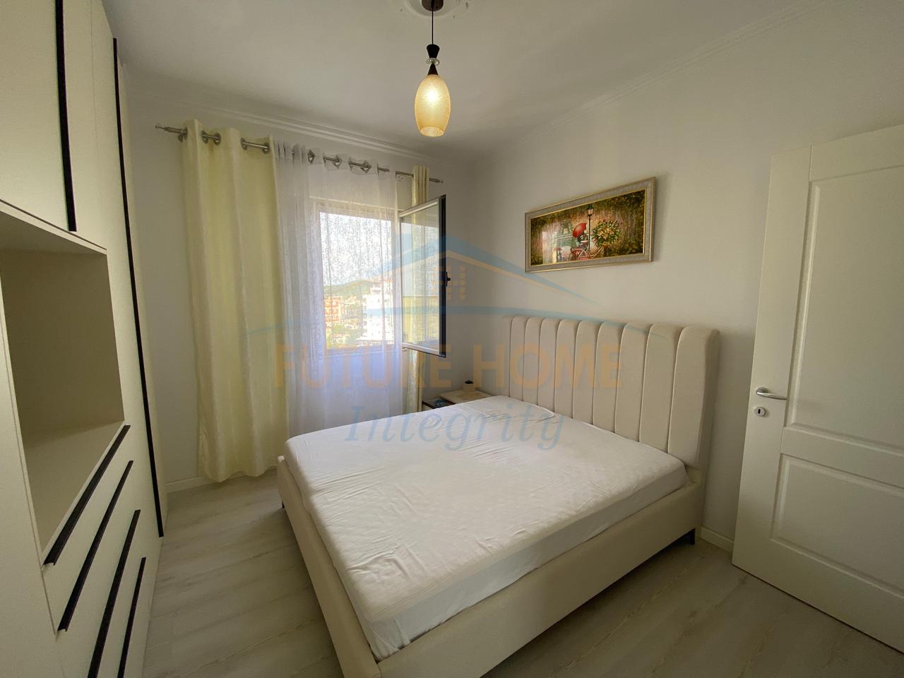 Shitet, Apartament 2+1+2, Fresku, Tiranë.