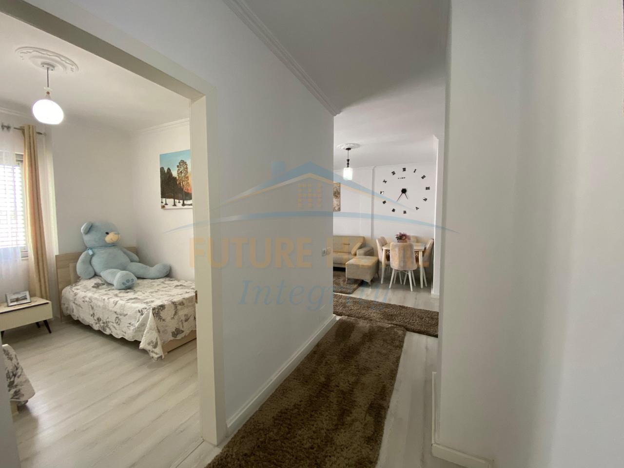 Shitet, Apartament 2+1+2, Fresku, Tiranë.