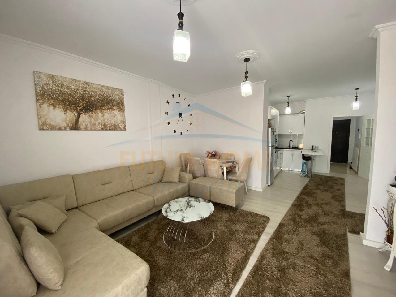 Shitet, Apartament 2+1+2, Fresku, Tiranë.