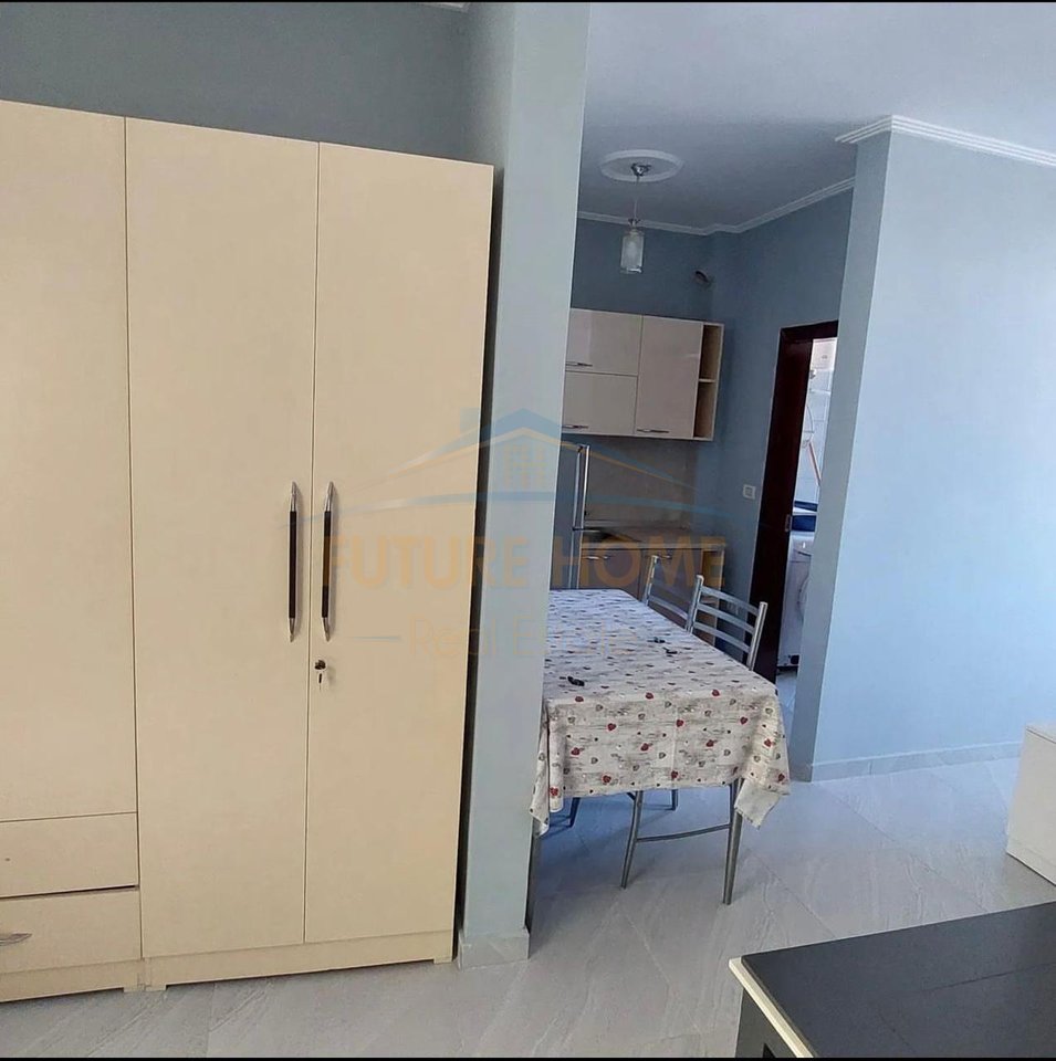 Shitet, Garsoniere, Golem, Durrës.