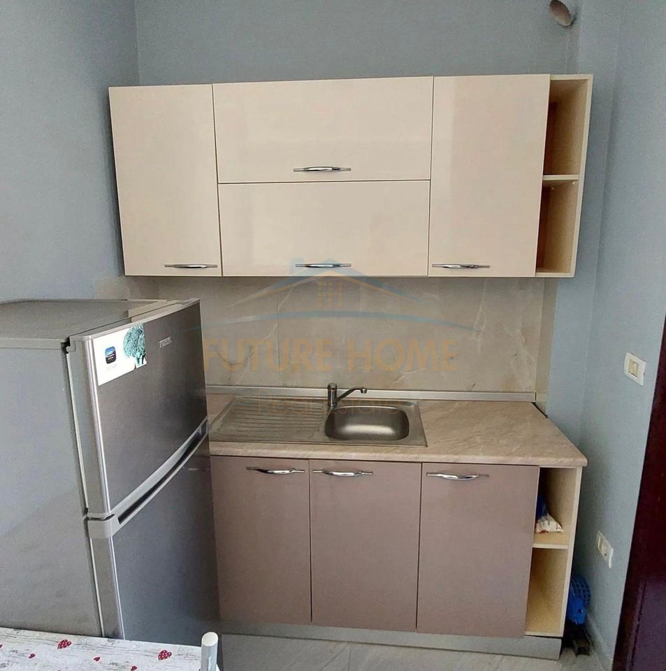 Shitet, Garsoniere, Golem, Durrës.