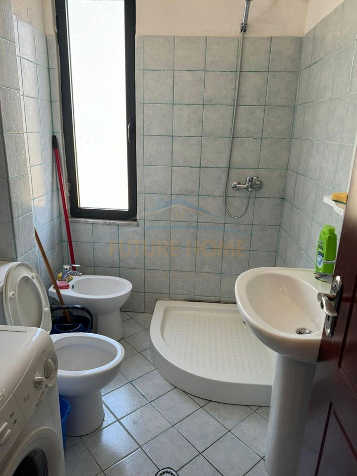 Shitet, Garsoniere, Golem, Durrës.