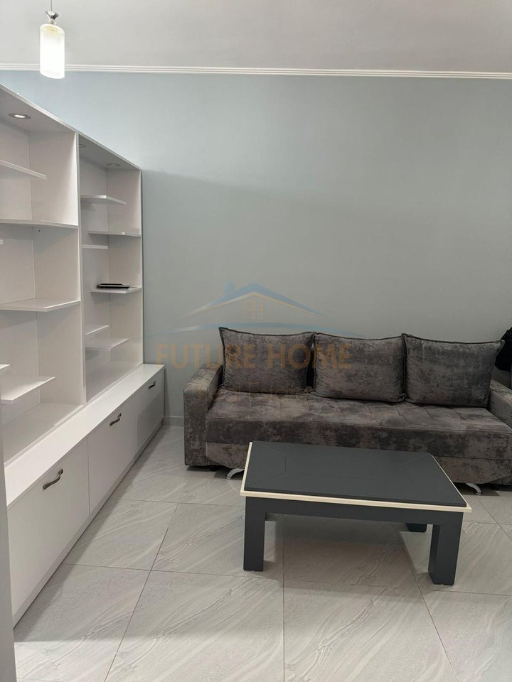 Shitet, Garsoniere, Golem, Durrës.