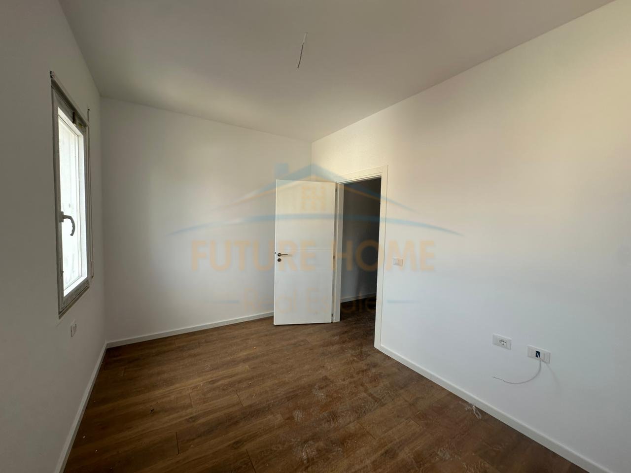 Shitet, Apartament 2+1+2, Rruga 5 Maji, Tirane.