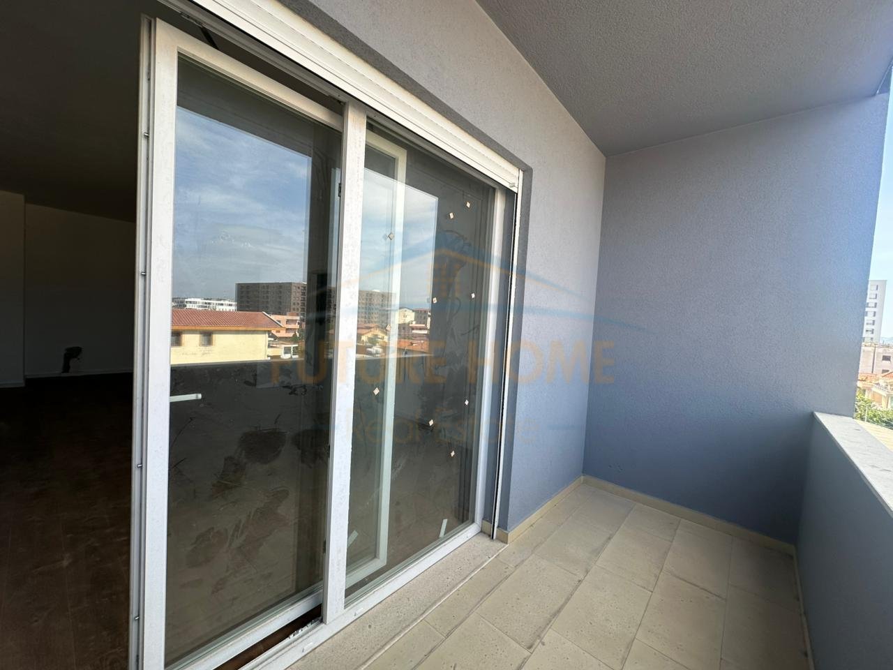 Shitet, Apartament 2+1+2, Rruga 5 Maji, Tirane.