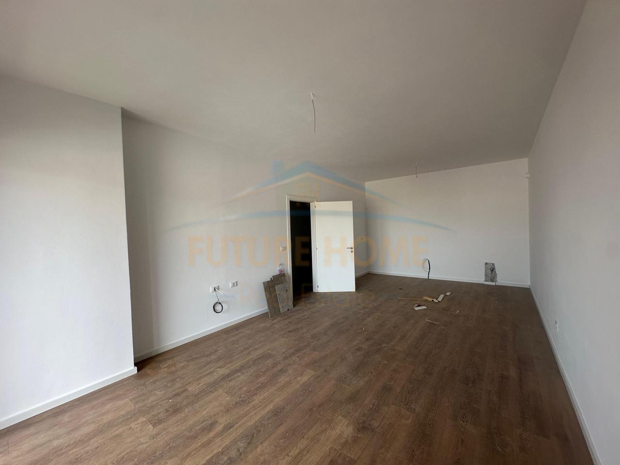 In vendita, Appartamento 2+1+2, Via 5 Maji, Tirana.