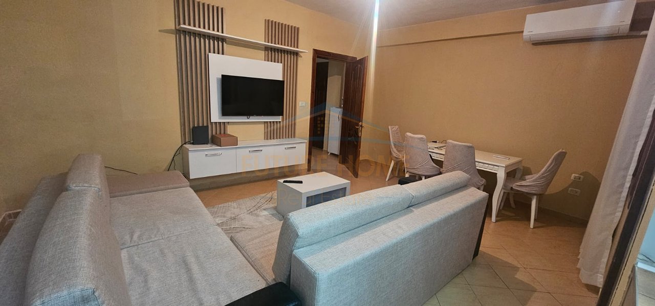 Shitet, Apartament 2+1, Lagjia 5 , Pogradec.