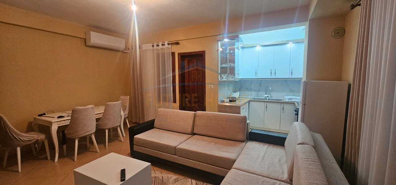 Shitet, Apartament 2+1, Lagjia 5 , Pogradec.