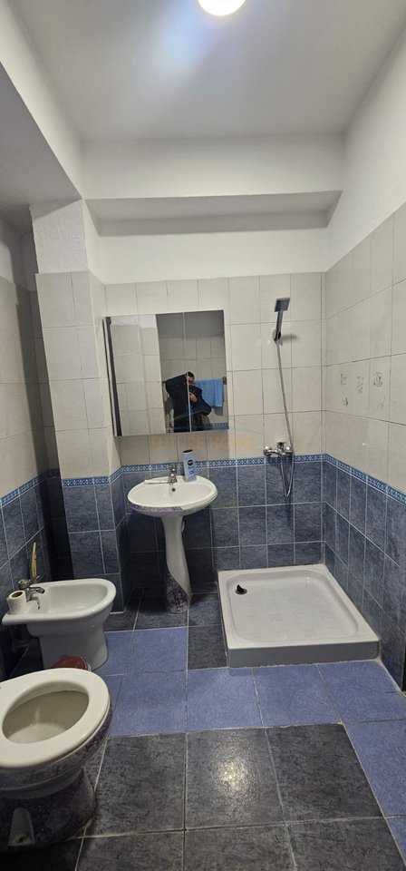 Shitet, Apartament 2+1, Lagjia 5 , Pogradec.
