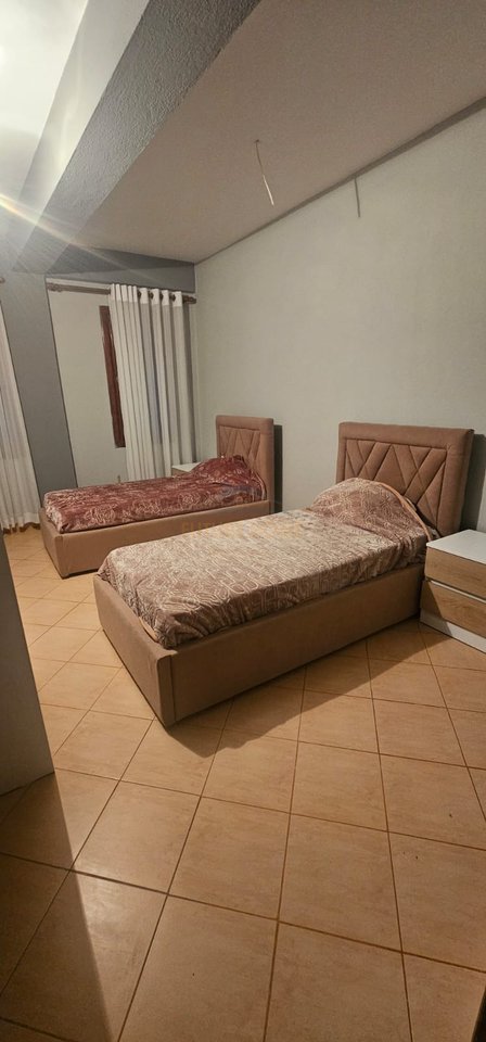 Shitet, Apartament 2+1, Lagjia 5 , Pogradec.
